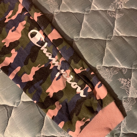 size large, champion camouflage sweatpants - Picture 2 of 4